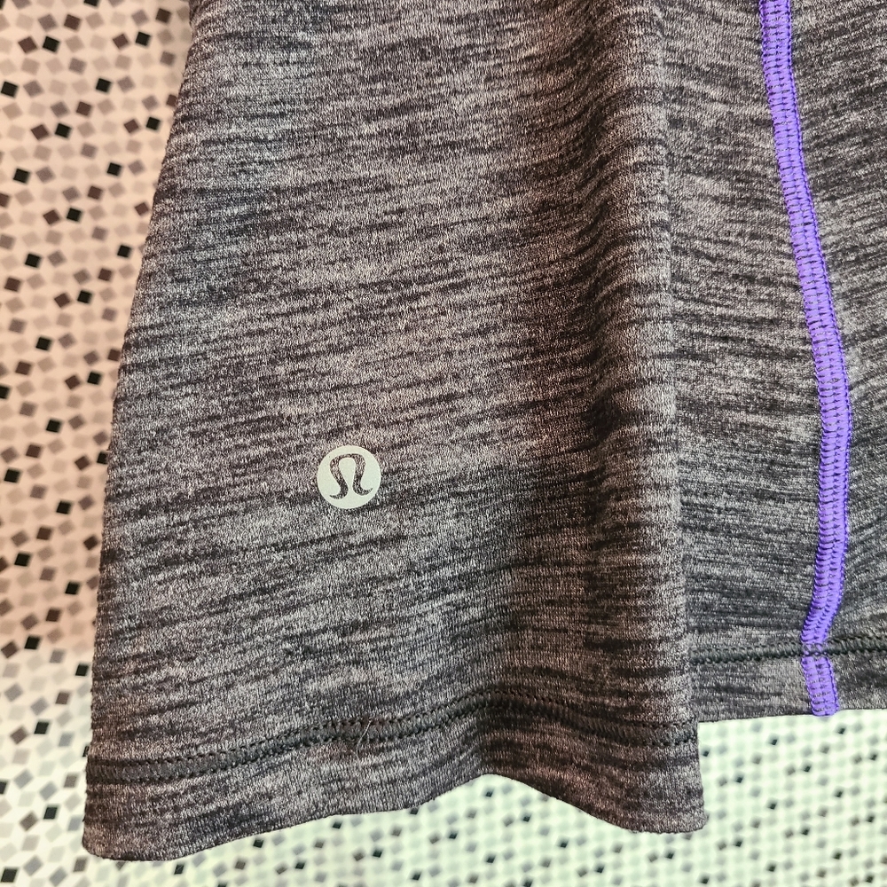Lululemon Run For Gold Tank Size 4 (sm) in Heathered Blk/ Iris Flower - Picture 6 of 9